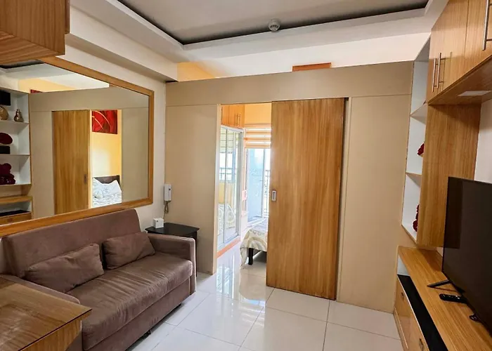 Kitty Breeze Staycation Apartahotel