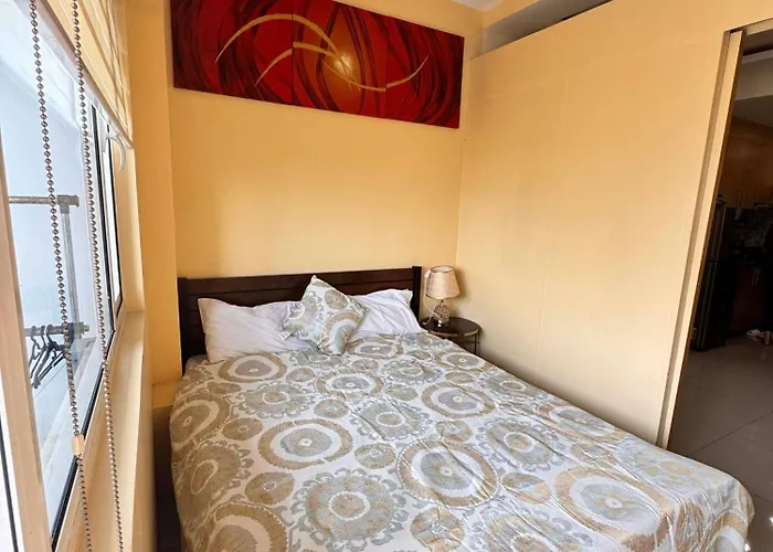 Kitty Breeze Staycation Apartahotel